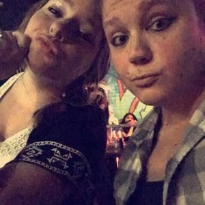 Meet your Posher, Lea